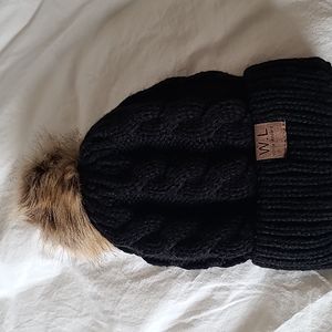 Cozy black winter fat with sherpa inside